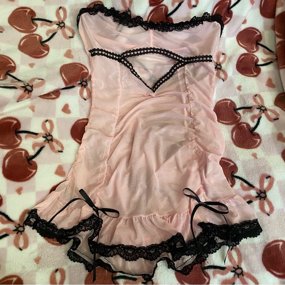 Elegant Pink Lace Trim Chemise